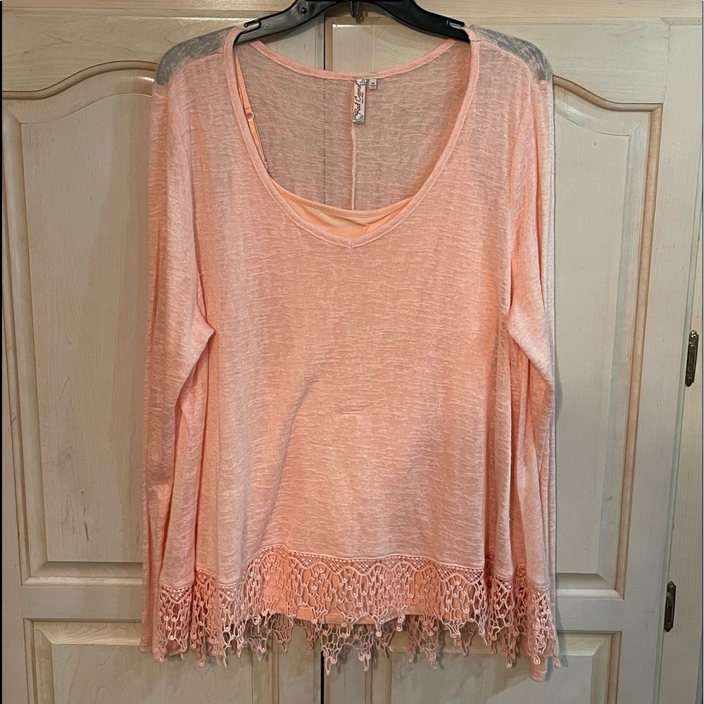The color is peach and the look is summer!  Size XL, this top is just lovely!
